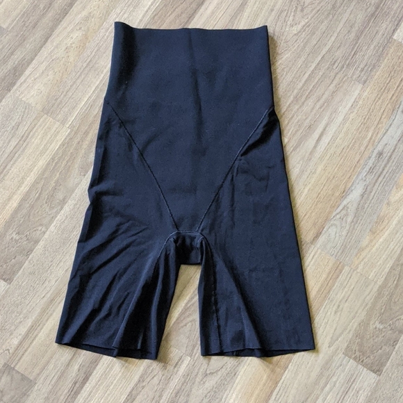 NWOT Black Body Shaper like Spanx Size Large - Picture 1 of 5